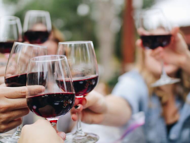 12 garrafeiras com entrega de vinho ao domicílio 12 garrafeiras com entrega de vinho ao domicílio