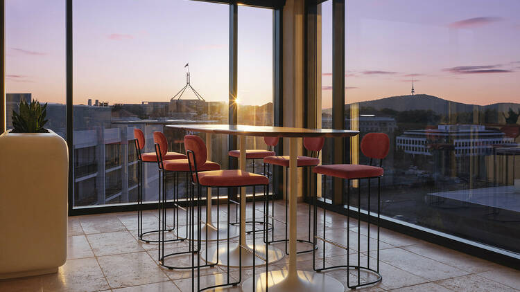 Burbury Hotel and Apartments