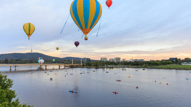 See the Canberra sunrise from a hot air balloon